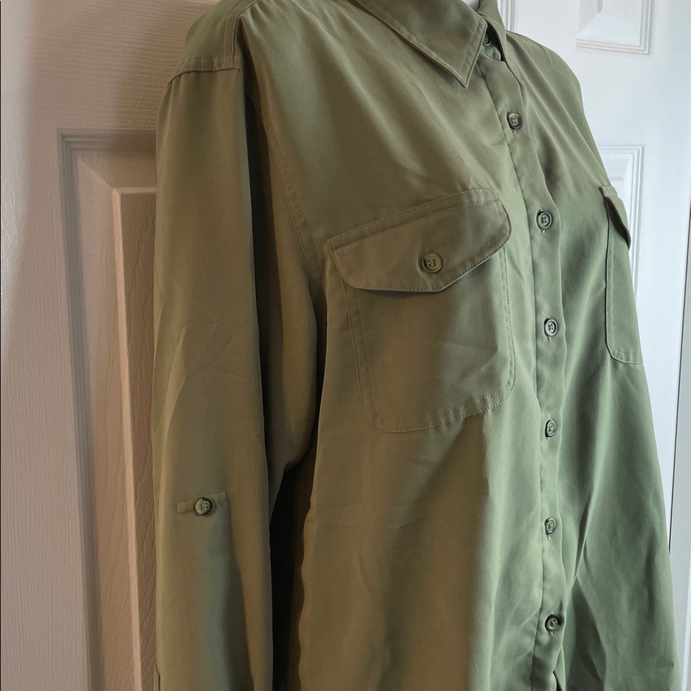 JOANNA ROLL TAB LONG SLEEVES BUTTON DOWN BLOUSE TOP OLIVE GREEN SIZE L - Picture 3 of 12